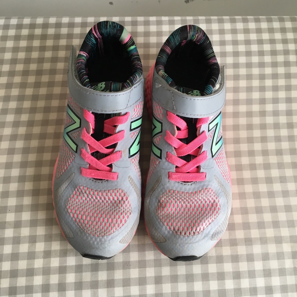 NEW BALANCE running sneaker